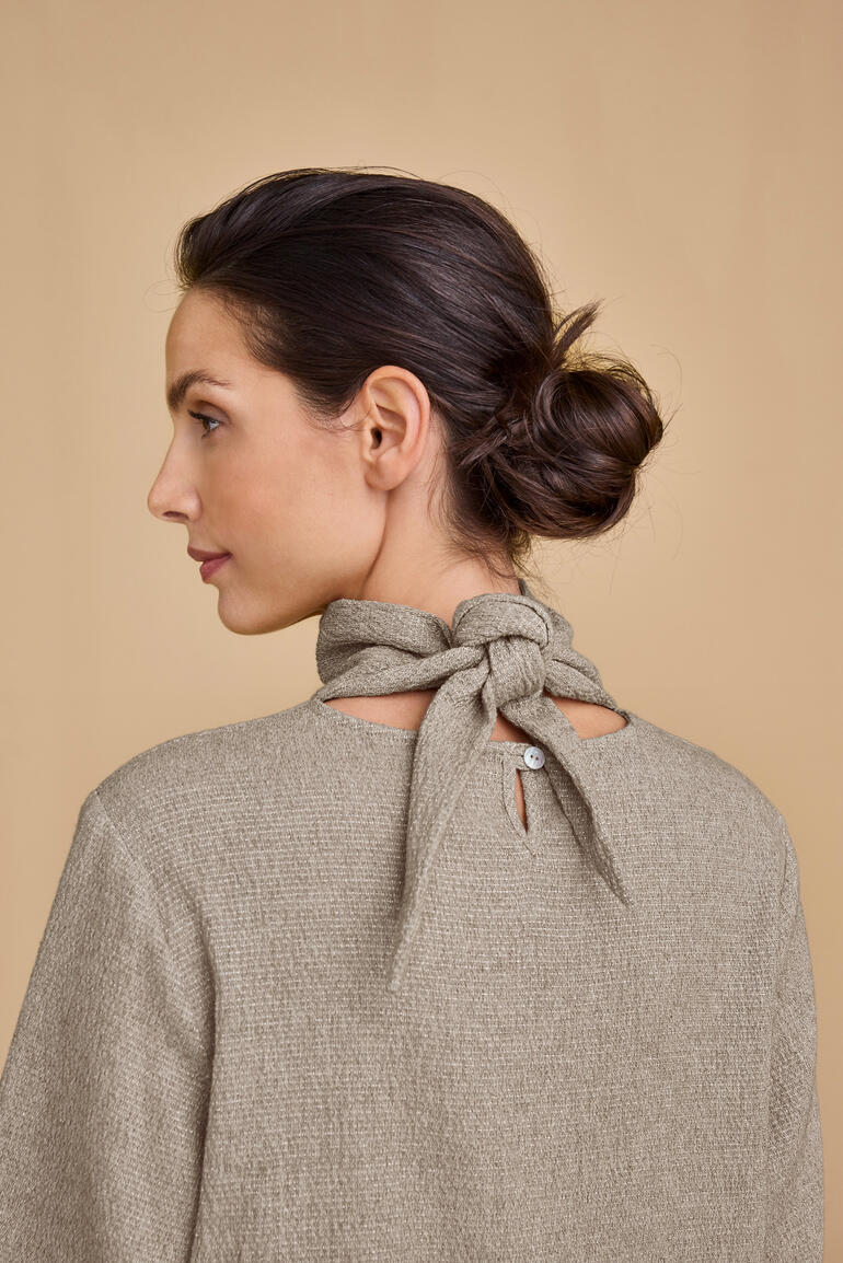 Chic shirt met wol en kreukeffect Elegante crinkle wol blouse in maat 36, achterkant.