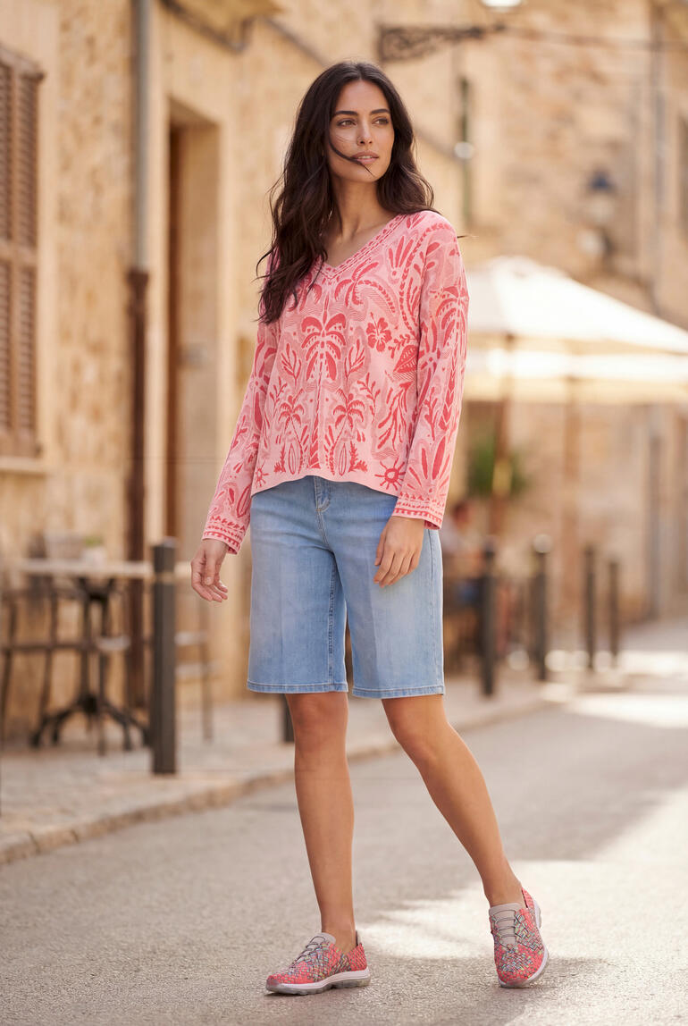 Roze jacquard trui met bloemmotief en lange mouwen