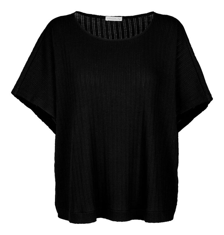 Zwart, los yoga t-shirt met korte mouwen.
