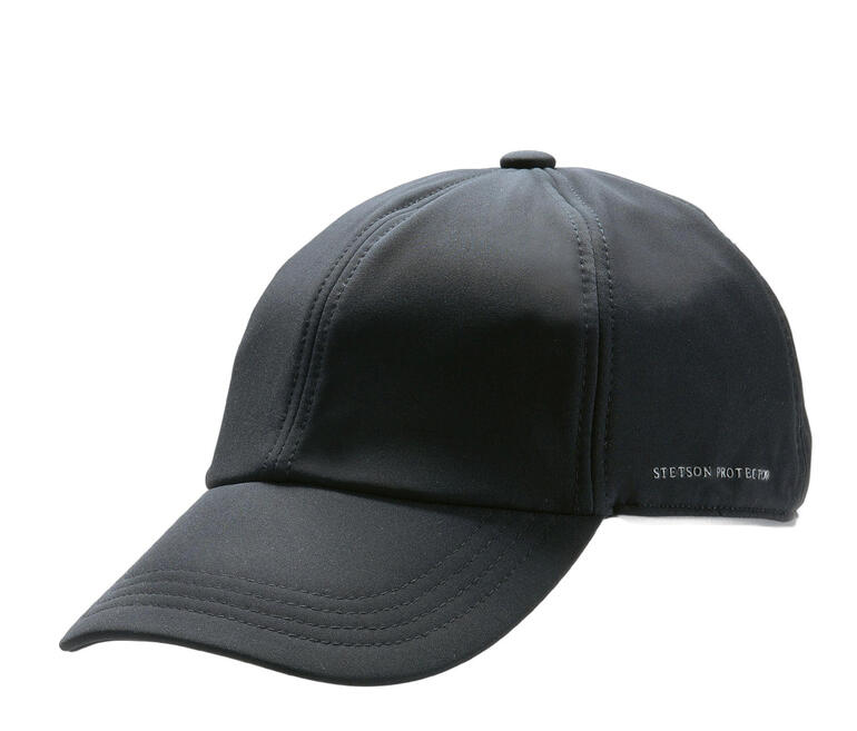 Zwarte softshell pet op een witte achtergrond.