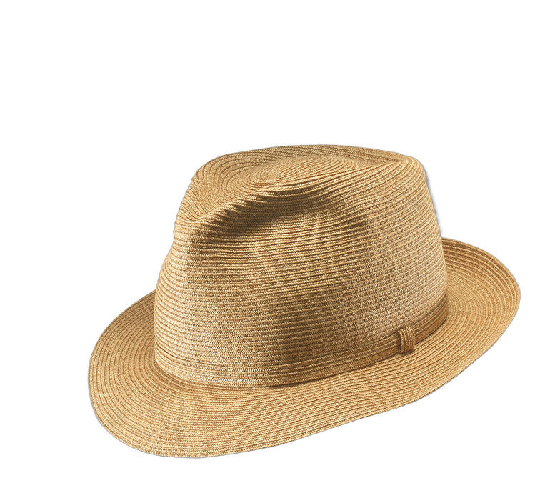 Beige fedora op een witte achtergrond.