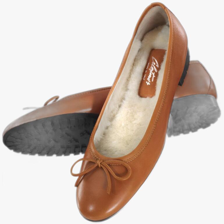 Casanova lamswollen ballerina in bruin, gedetailleerd achteraanzicht.