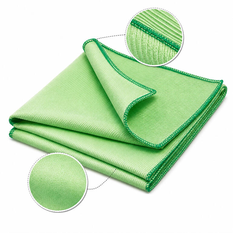 Groene microvezeldoeken, opgestapeld.
