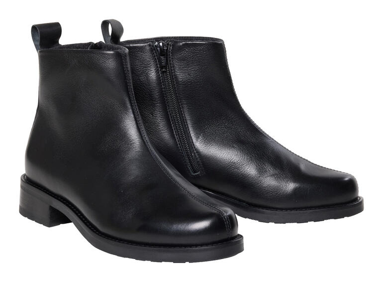 Zwarte Werner minimal enkelboots in maat 36, eenvoudig ontwerp.